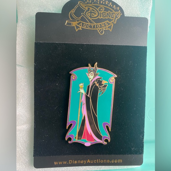COPY - Disney Auctions jumbo LE 100 MALEFICENT pin. New. Artist Proof Gold of P… - Picture 1 of 4
